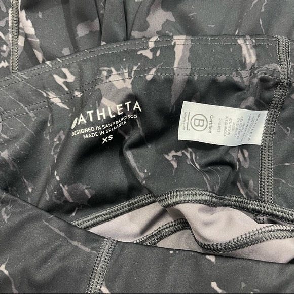 ATHLETA Black Marble Velocity Stash Pocket 7/8 Leggings - Picture 13 of 14